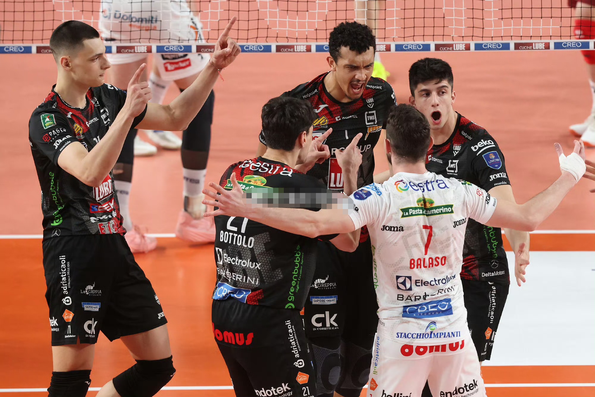 雷竞技平台 -包含意大利杯加时末段再迎强敌，拉齐奥回应争议，主帅态度：更衣室稳定，医务组通报恢复的词条